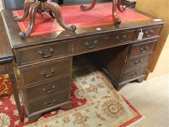 Georgian style mahogany pedestal desk